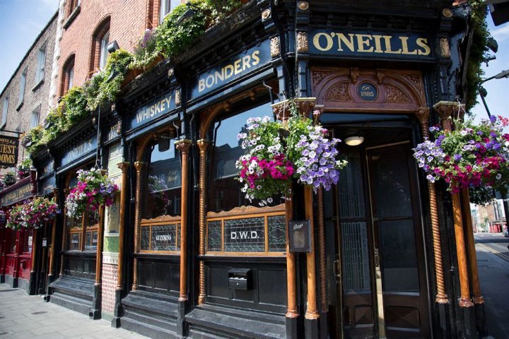 欧尼尔斯维多利亚酒吧及联排别墅酒店(O'Neills Victorian Pub & Townhouse)