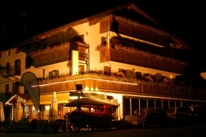 Albergo Ristorante Cacciatori