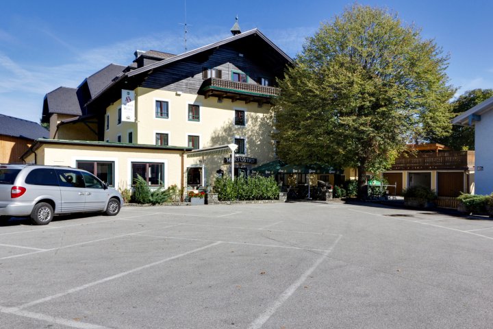 哈尔维特-酒店-旅馆(HartlWirt Gasthof-Hotel)