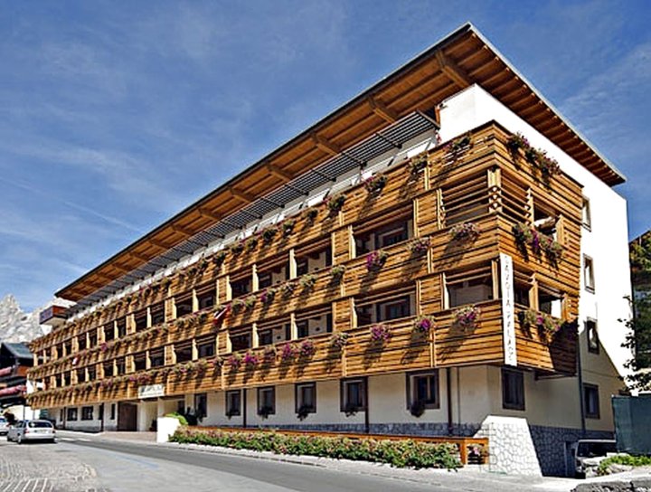 科尔蒂纳丹佩佐撒瓦尔宫丽笙住宅酒店(Radisson Residences Savoia Palace Cortina d’Ampezzo)