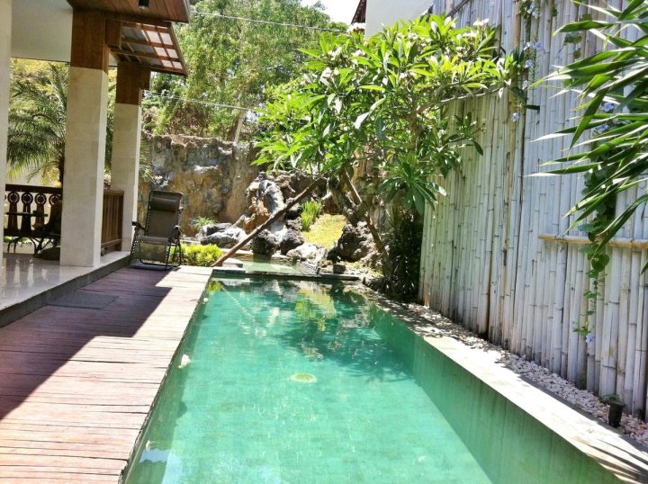 巴厘岛梅塔萨里欢乐乔格洛别墅(Jubilee Joglo Villas Mertasari Bali)