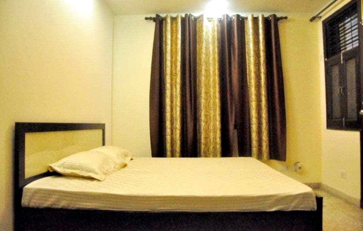 雅纳克普里舒适客房宾馆(Cozy Rooms in Guesthouse in Janakpuri)