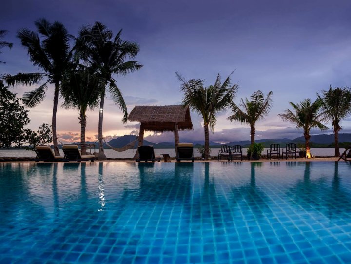 普吉岛金达林海滩别墅度假村(Jindarin Beach Resort Phuket)