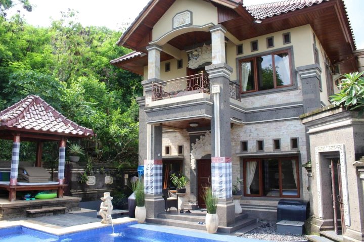 普瑞彭杜克达瓦别墅酒店(Puri Pondok Dawa Villa)