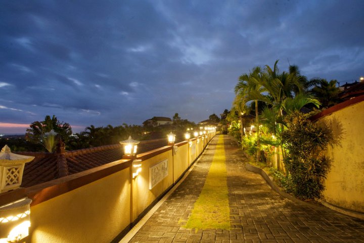 金巴兰巴厘贝弗利山豪华水疗别墅(The Beverly Hills Bali a Luxury Villas & Spa Jimbaran)