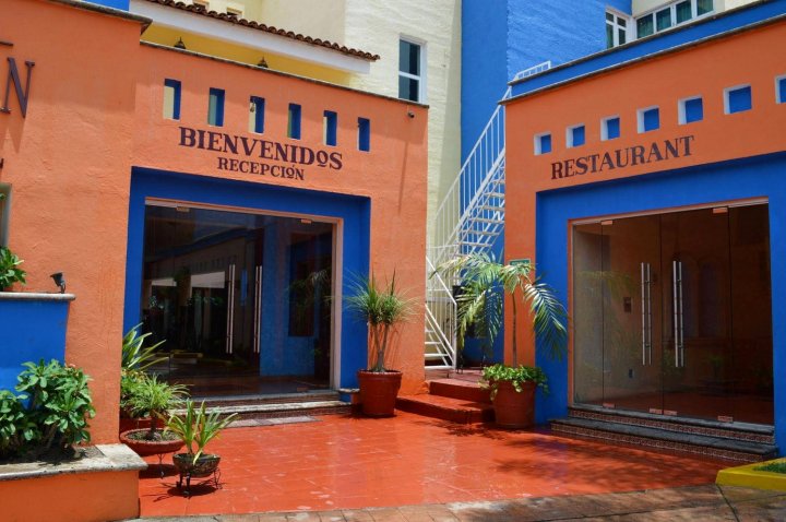 拉利恩达米逊提奇兰酒店(Hotel La Rienda Misión Tequillan)