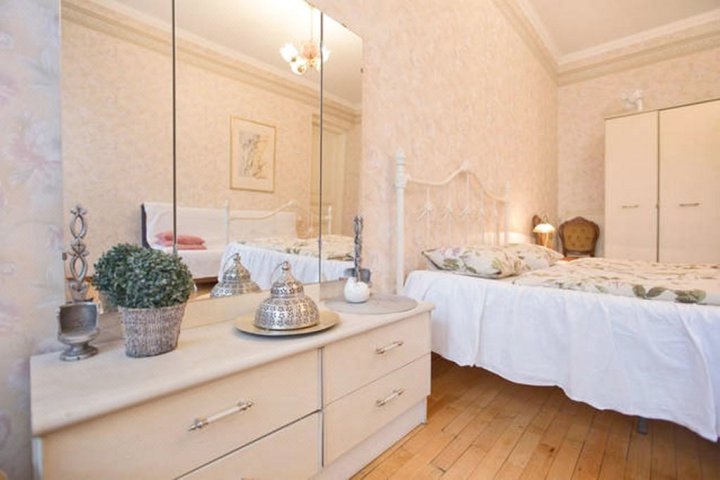 Large Apartment In The Spirit Of St. Petersburg Close To The Hermitage