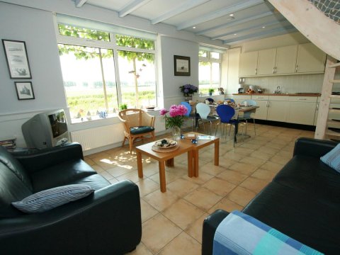 德泽斯海普度假屋(Comfortable Holiday Home in Schoondijke with a Terrace)