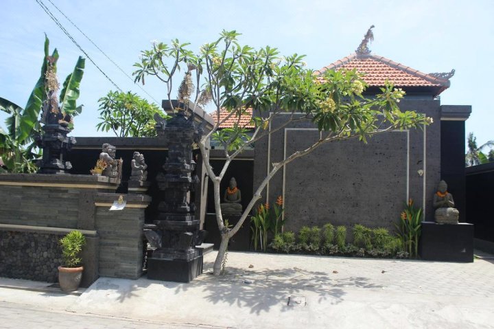 艾力特巴厘岛别墅(Alit Bali Villa)