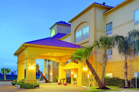 贝斯特韦斯特优质新凯尼套房酒店(Best Western Plus New Caney Inn & Suites)