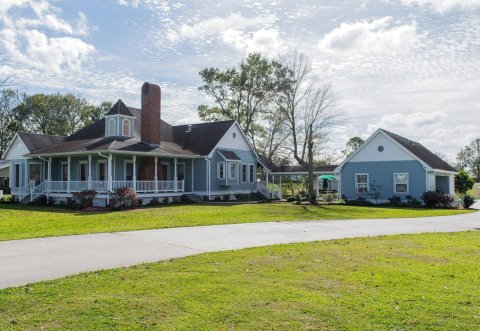 贝尤城堡家庭旅馆(A Chateau on The Bayou Bed & Breakfast)