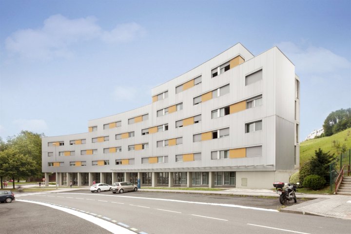 曼努埃尔安谷德奎罗尔大学旅舍(Residencia Universitaria Manuel Agud Querol)