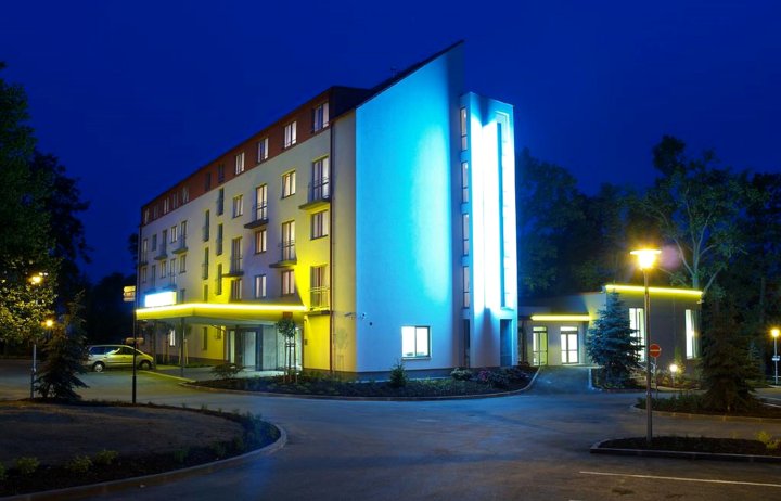 赫卢博卡河畔公园酒店(Parkhotel Hluboka Nad Vltavou)