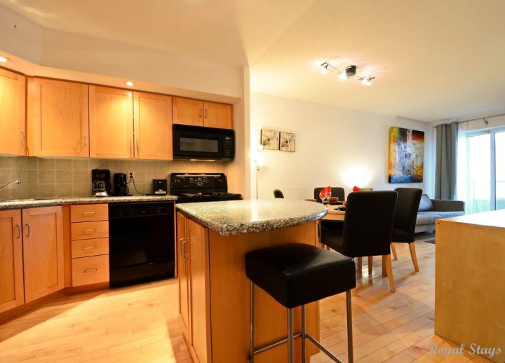 皇居家装公寓酒店-蓝鸟路(Royal Stays Furnished Apartments-Blue Jays Way)