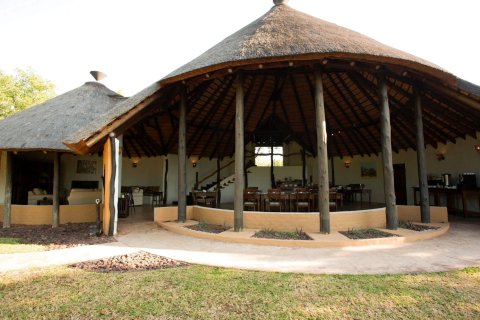 莫潘布什旅舍(Mopane Bush Lodge)
