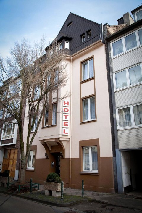 恩格尔贝特酒店(Hotel Engelbert)