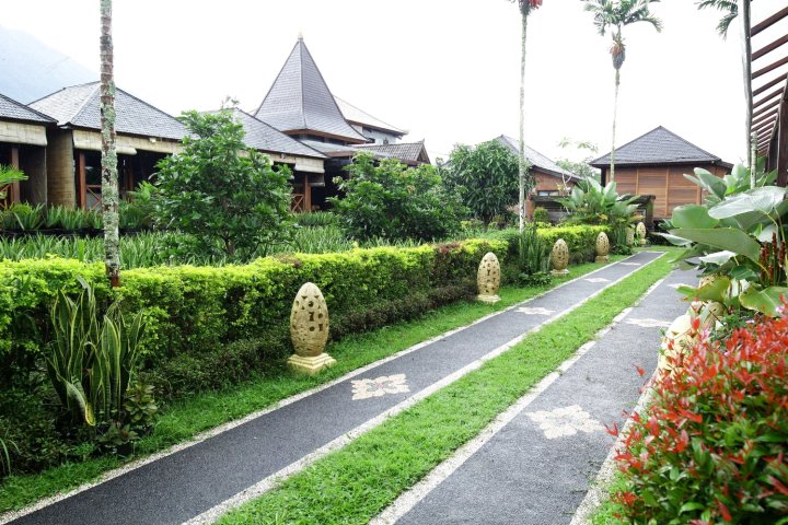 普利卡郎贝萨吉假日公园(Puri Karang Besakih)
