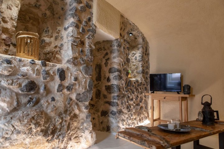 Nalas Cave Suite