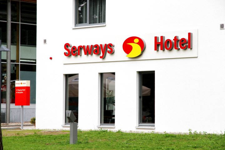 威斯克辛北瑟维斯汽车旅馆(Serways Hotel Weiskirchen Nord)