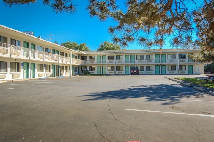 雷丁中央6号汽车旅馆(Motel 6-Redding, CA - Central)