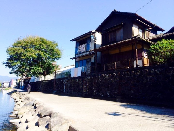 和平旅馆及酒吧(Yasuragi Guest House & Bar)