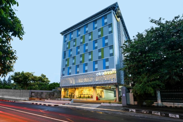 日惹垄奇特拉瑞姆酒店(Hotel Citradream Tugu Yogyakarta)