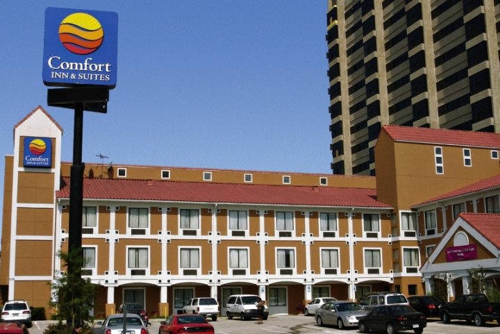 爱田舒适套房酒店 - 达拉斯市场中心(Comfort Inn & Suites Love Field – Dallas Market Center)