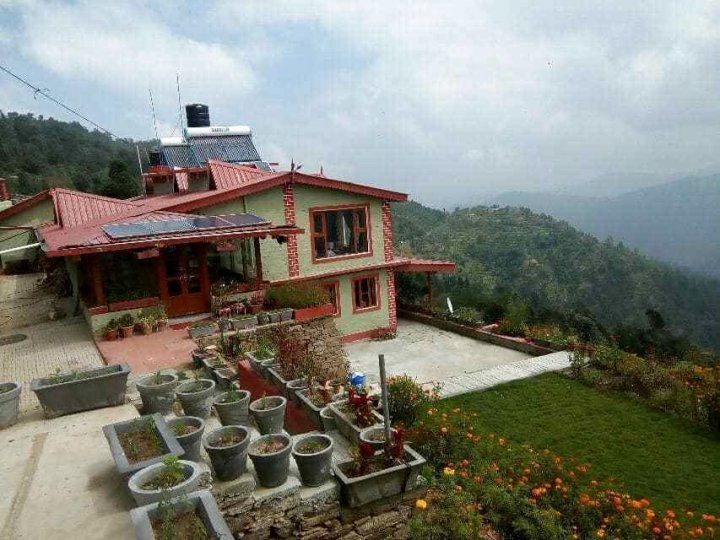 Delightful 5 Room Stay with Kitchen in South Gola Range