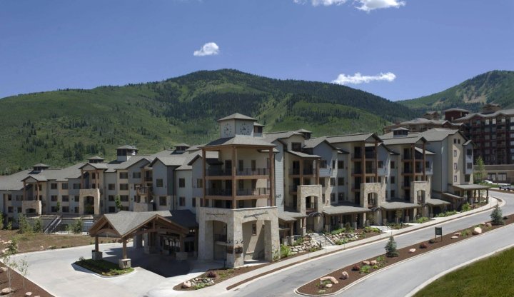 Silverado Lodge Condominiums at Canyons by White Pines