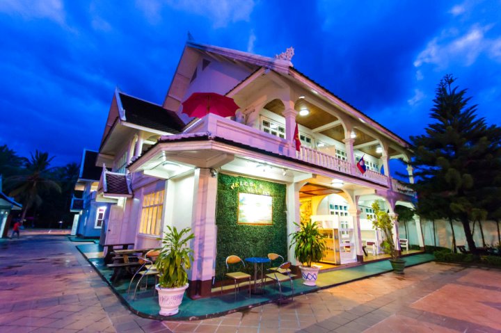 纳威英卡姆酒店(Naviengkham Hotel)