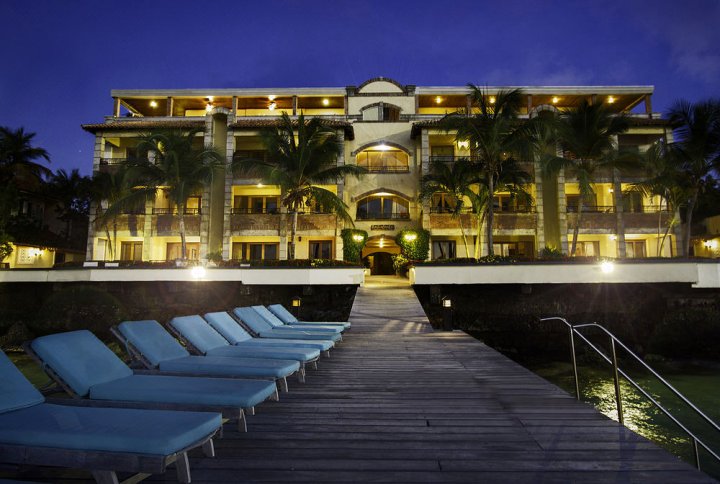 贝拉芳 - 华丽海滨酒店(The Bellafonte - Luxury Oceanfront Hotel)