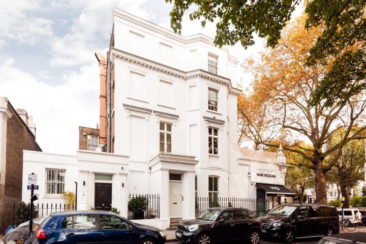 1 Bedroom Apartment- Notting Hill Gate/Holland Park with Roof Terrace - Rgb 82430