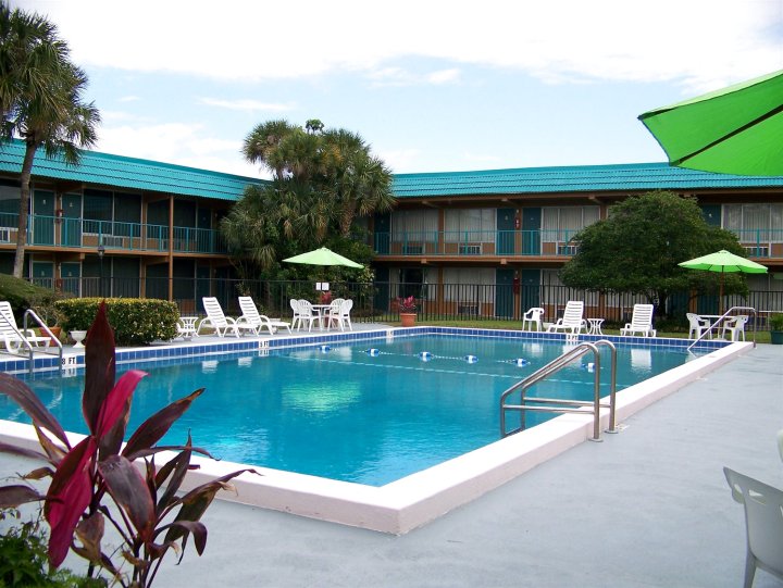 西奥兰多经济酒店和套房(Budget Inn and Suites Orlando West)