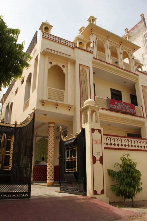 维纳亚克宾馆(Vinayak Guest House)