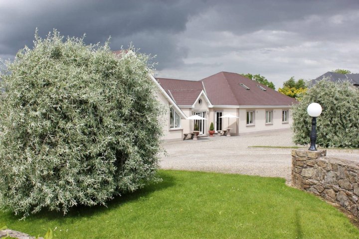 Ardilaun Guesthouse Self Catering