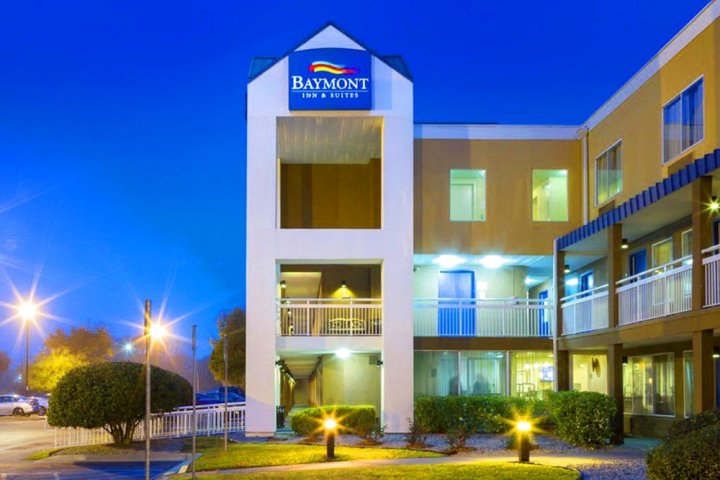 萨凡纳城贝蒙特旅馆套房酒店(Baymont by Wyndham Savannah Midtown)