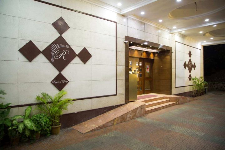 十字路口皇家摄政生活酒店(Royal Regency Lifotel by Crossway)