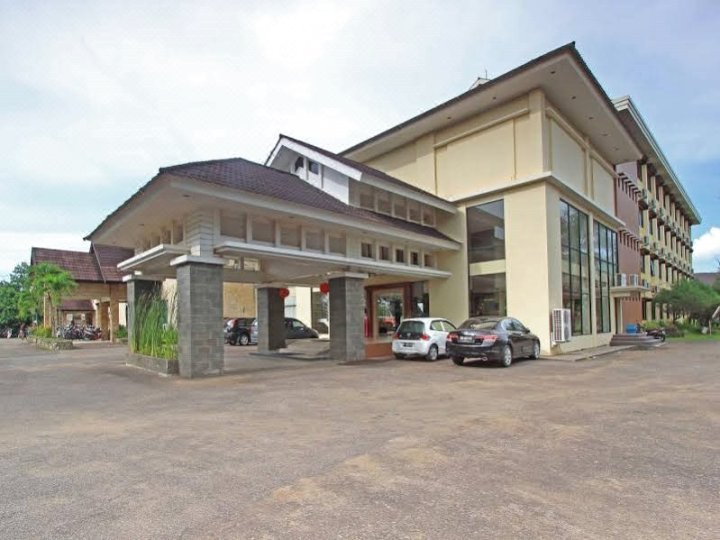 库布拉亚织机酒店(Dangau Hotel Kubu Raya)