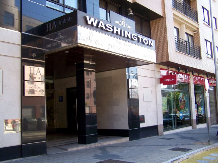 华盛顿帕克索尔套房酒店(Washington Parquesol Suites & Hotel)