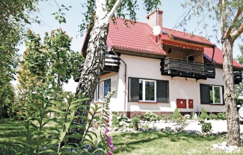 Beautiful Home in Wicko with 4 Bedrooms and Wifi