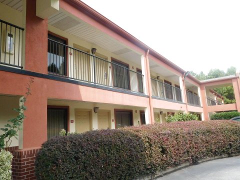 贝斯特韦斯特雪兰多大学酒店(Best Western Shenandoah Inn)