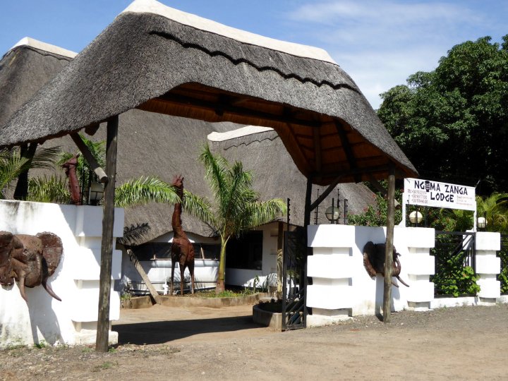 纳哥马桑贾旅馆(Ngoma Zanga Lodge)