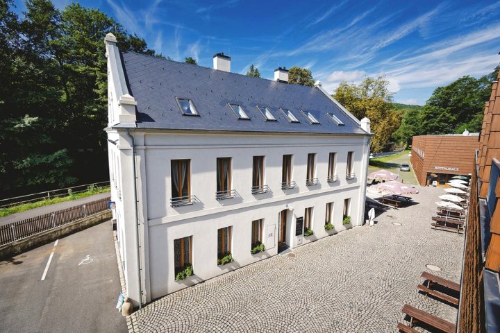 赫比卡纳餐厅旅馆(Restaurace a Pension Hřebíkárna)