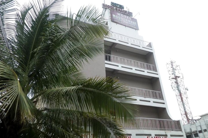莫迪萨姆莱特酒店(Hotel Modi Samrat)