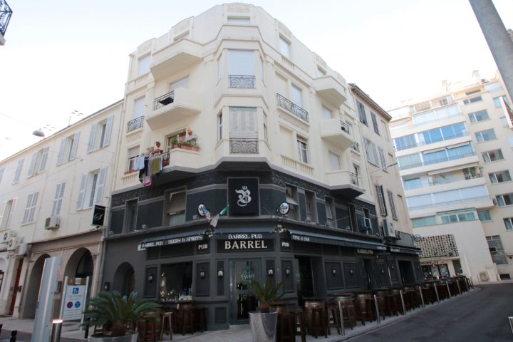 戛纳卡雷多尔舒适 2 居阳台酒店(Cannes Carre d'Or Cosy 2 Pièces Balcon)