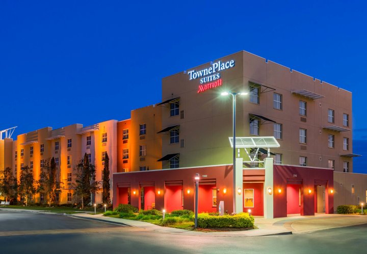坦帕西海岸机场唐尼普莱斯套房酒店(TownePlace Suites Tampa Westshore/Airport)