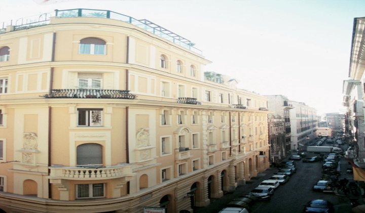 切利尼公寓酒店(Hotel Cellini)