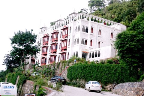拉吉加尔酒店(Hotel Rajgarh)