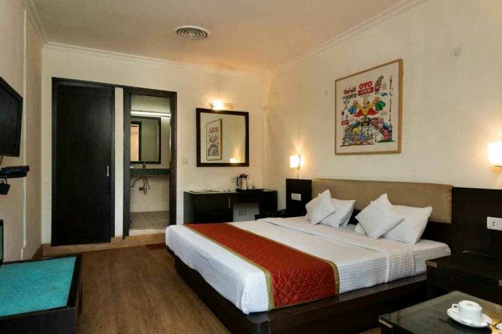 Well-Maintained Rooms Near Connaught Place