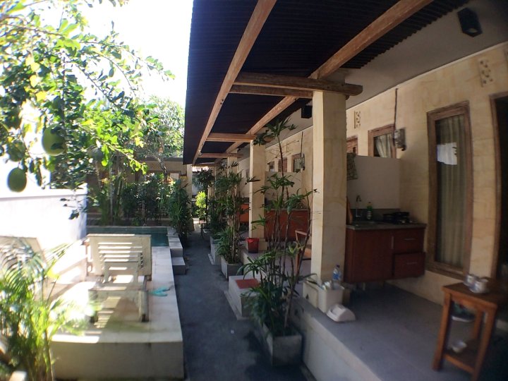 巴厘岛萨达纳旅馆(Sadana Bali Guesthouse)